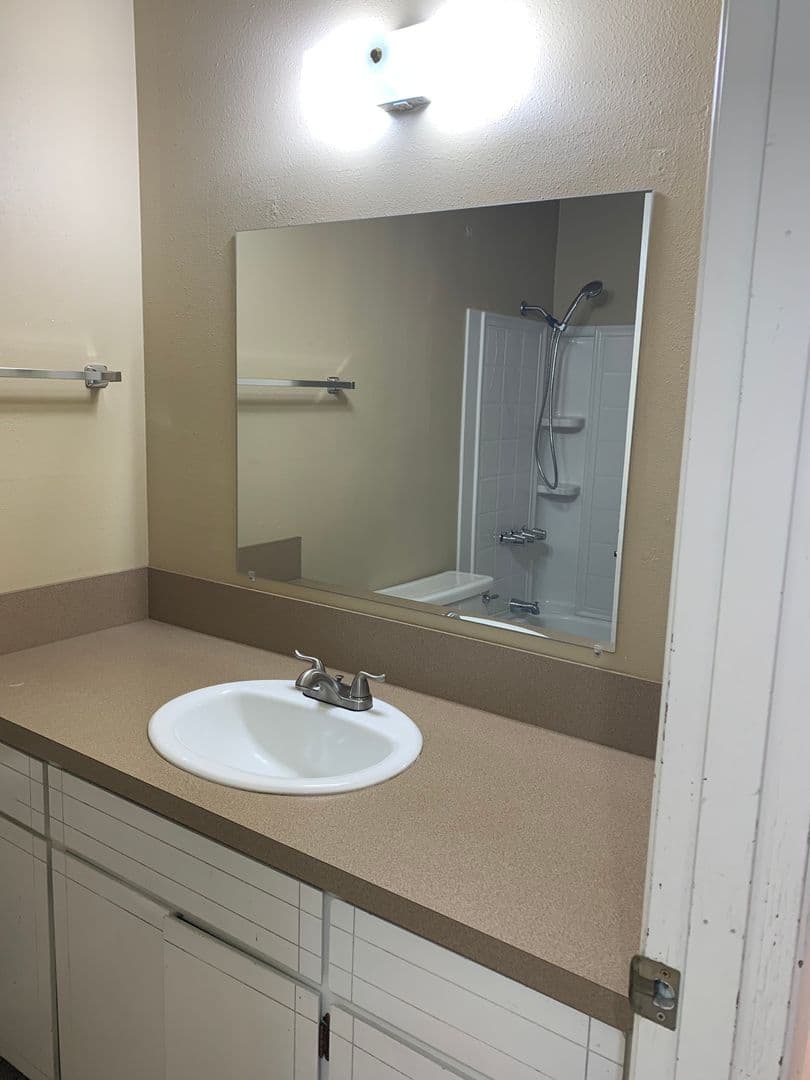 Redmond Apartment: 2155 NW 12th St.