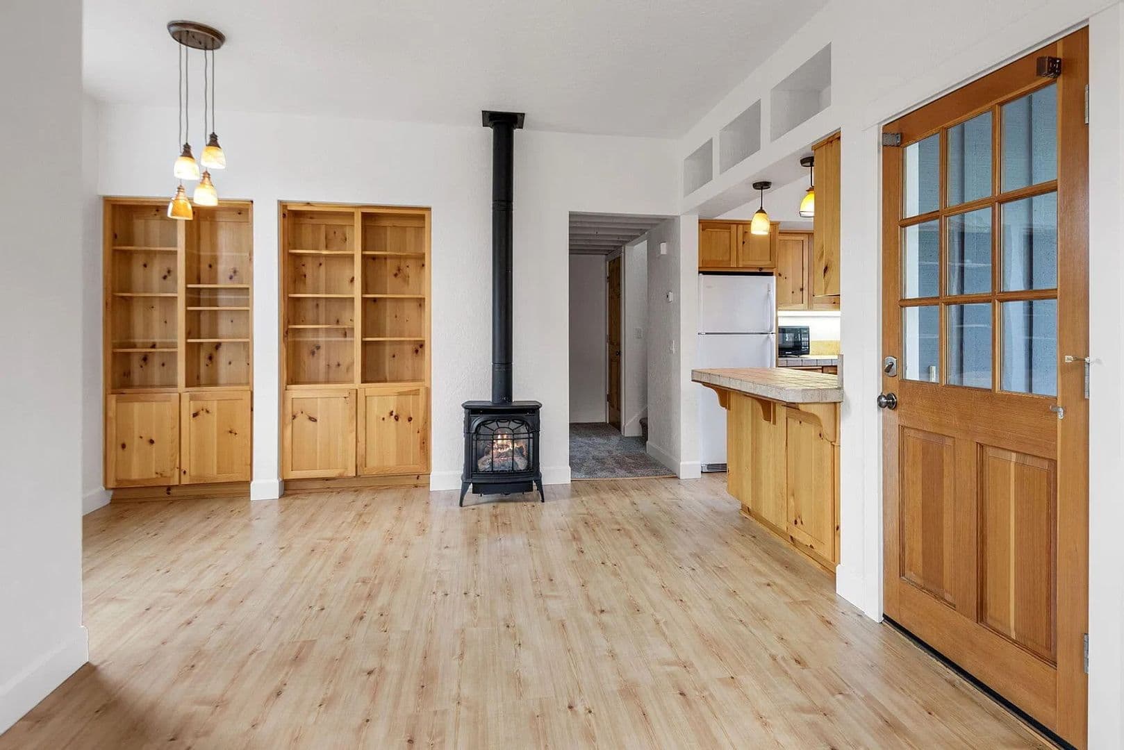 Bend House: 1940 NE Monterey Pines