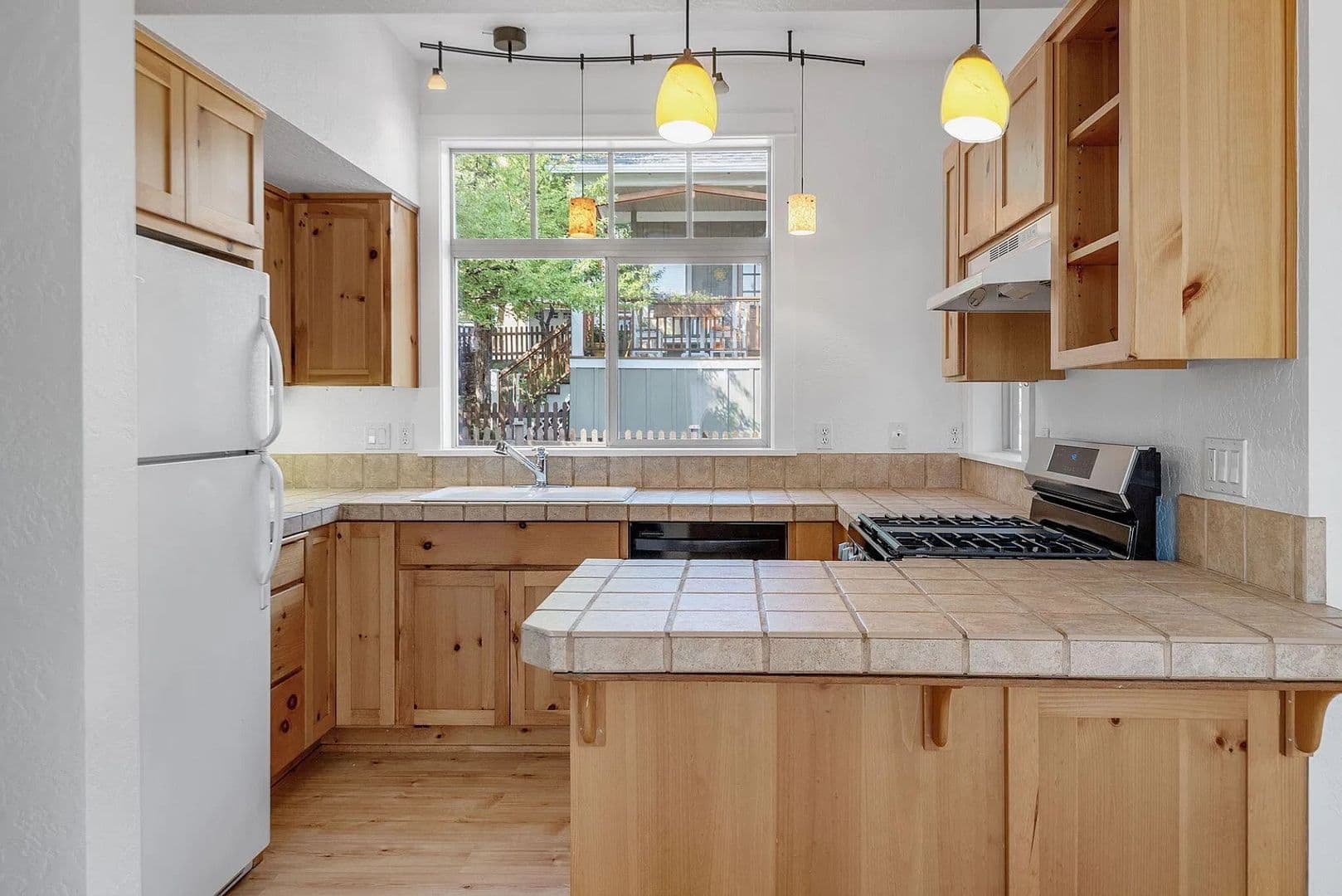 Bend House: 1940 NE Monterey Pines