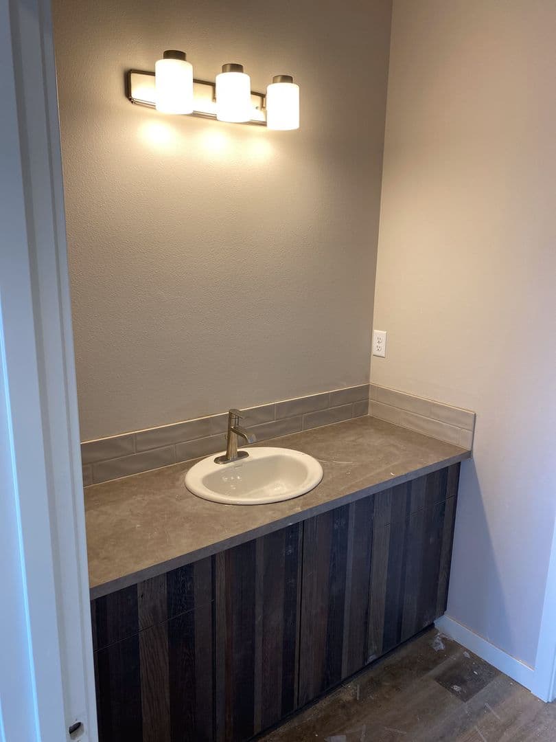 Redmond Apartment: 1140 SW 27th  - Unit 102