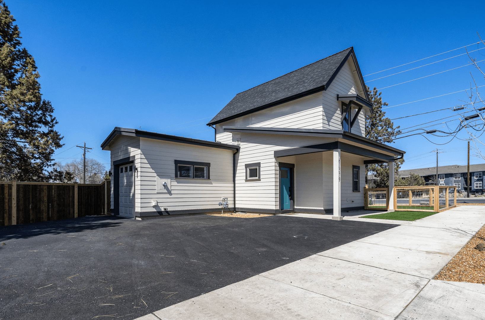 Bend House: 61579 Lucia St