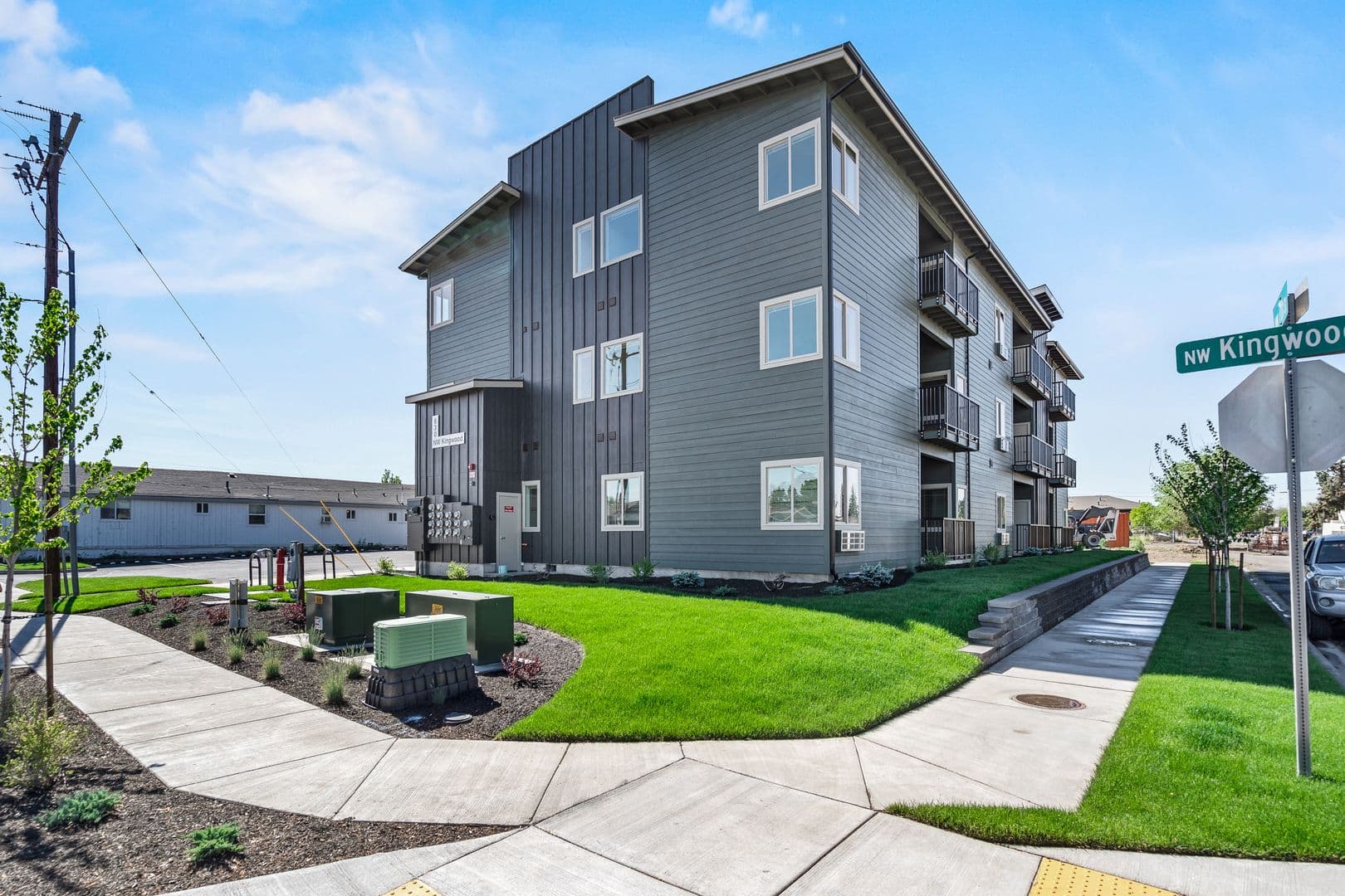 Redmond Apartment: 630 NW Kingwood Ave