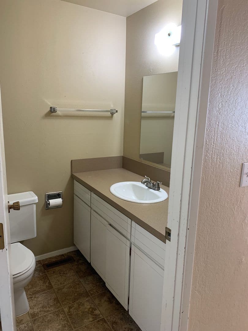 Redmond Apartment: 2155 NW 12th St.
