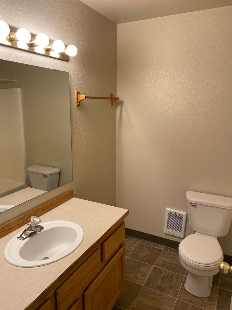 Redmond Apartment: 2566 SW Yew Avenue