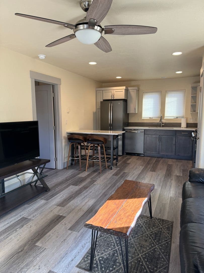 Bend Apartment: 5 SW Taft Ave