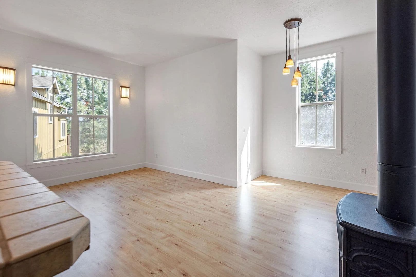 Bend House: 1940 NE Monterey Pines