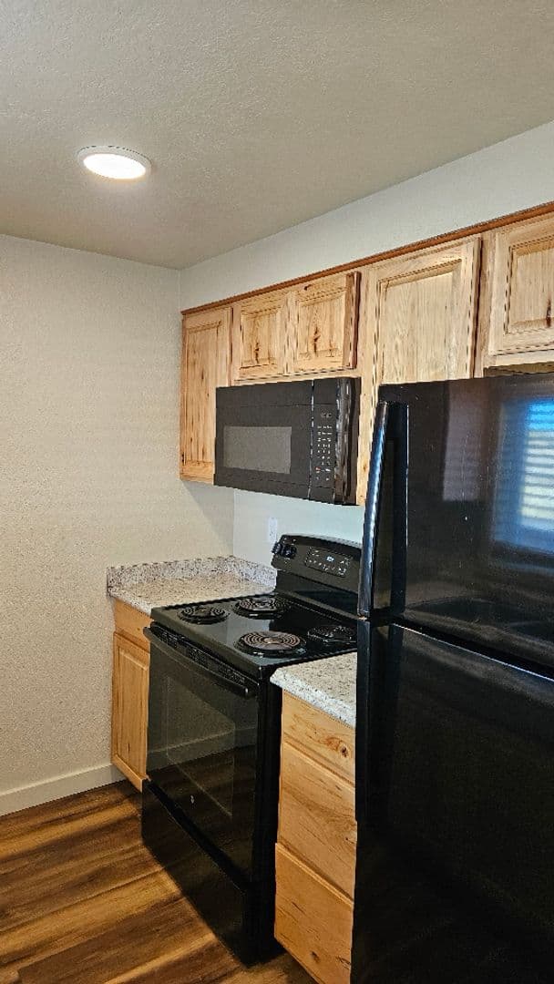 Prineville Apartment: 955 NE Elm St