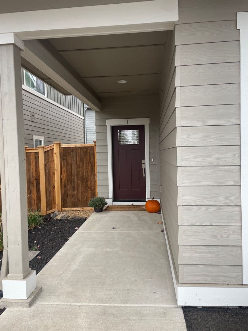 Bend Townhome: 61540 Lucia St