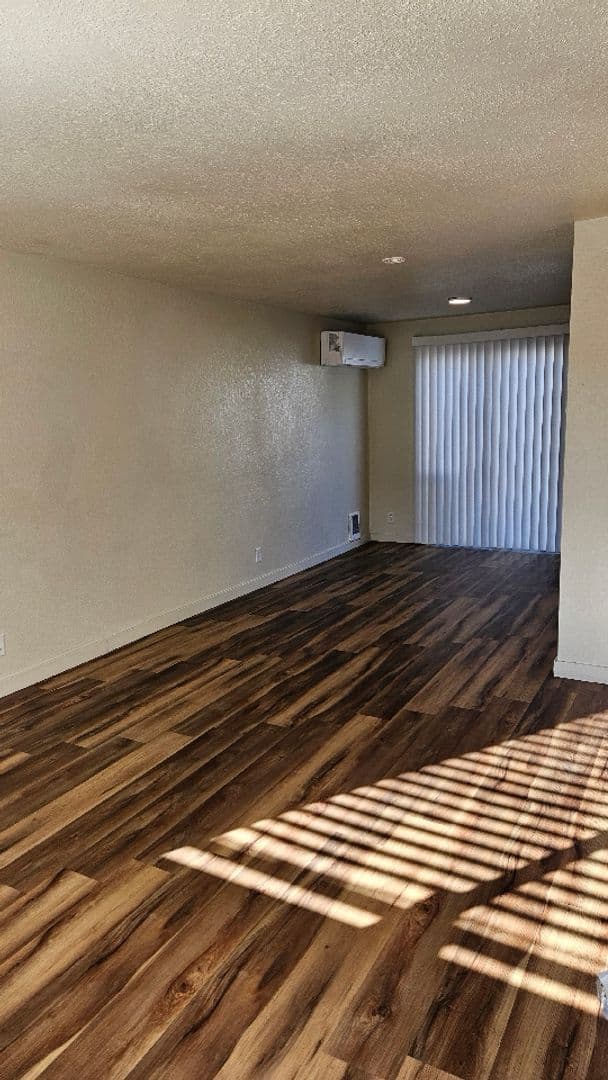 Prineville Apartment: 955 NE Elm St