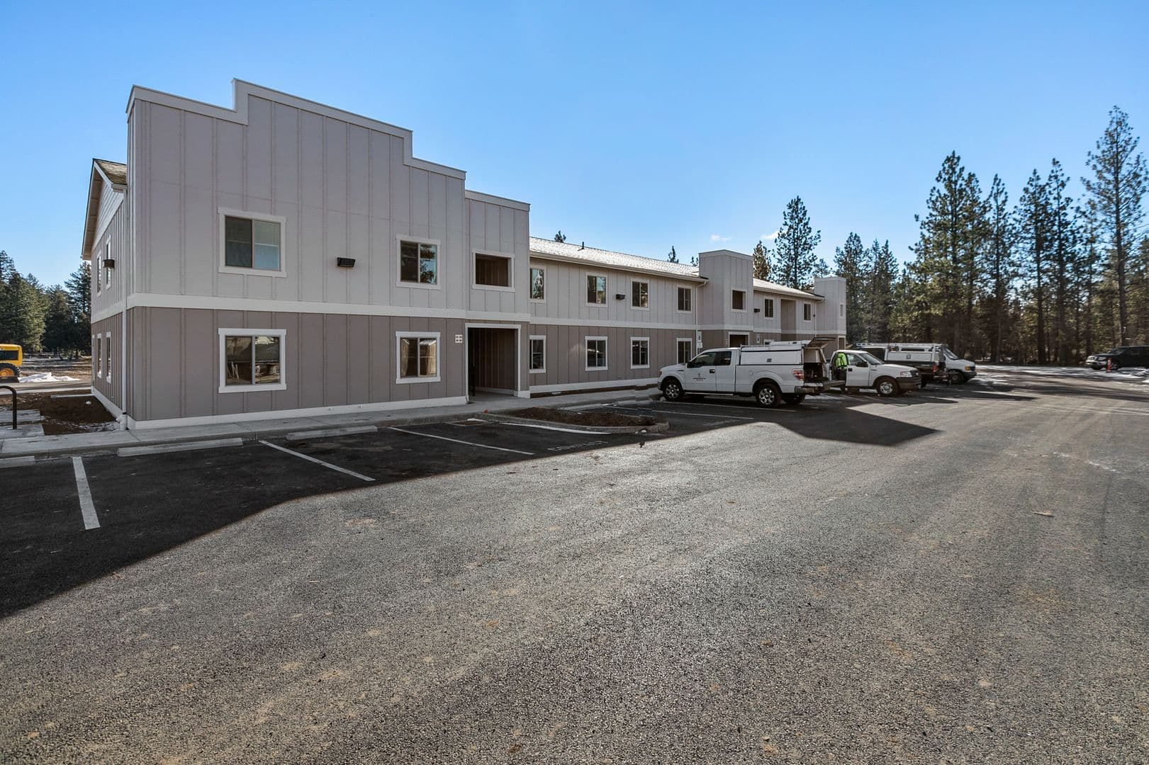 Sisters Apartment: 920 W. Felicity Ln