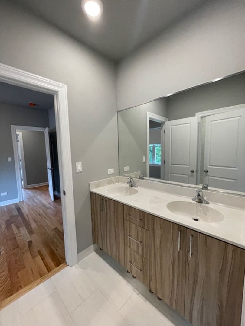Chicago Apartment: 6204 S. Kimbark