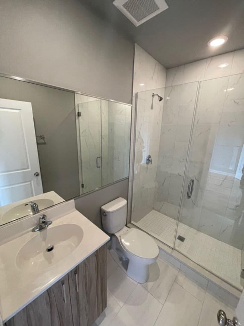 Chicago Apartment: 6204 S. Kimbark