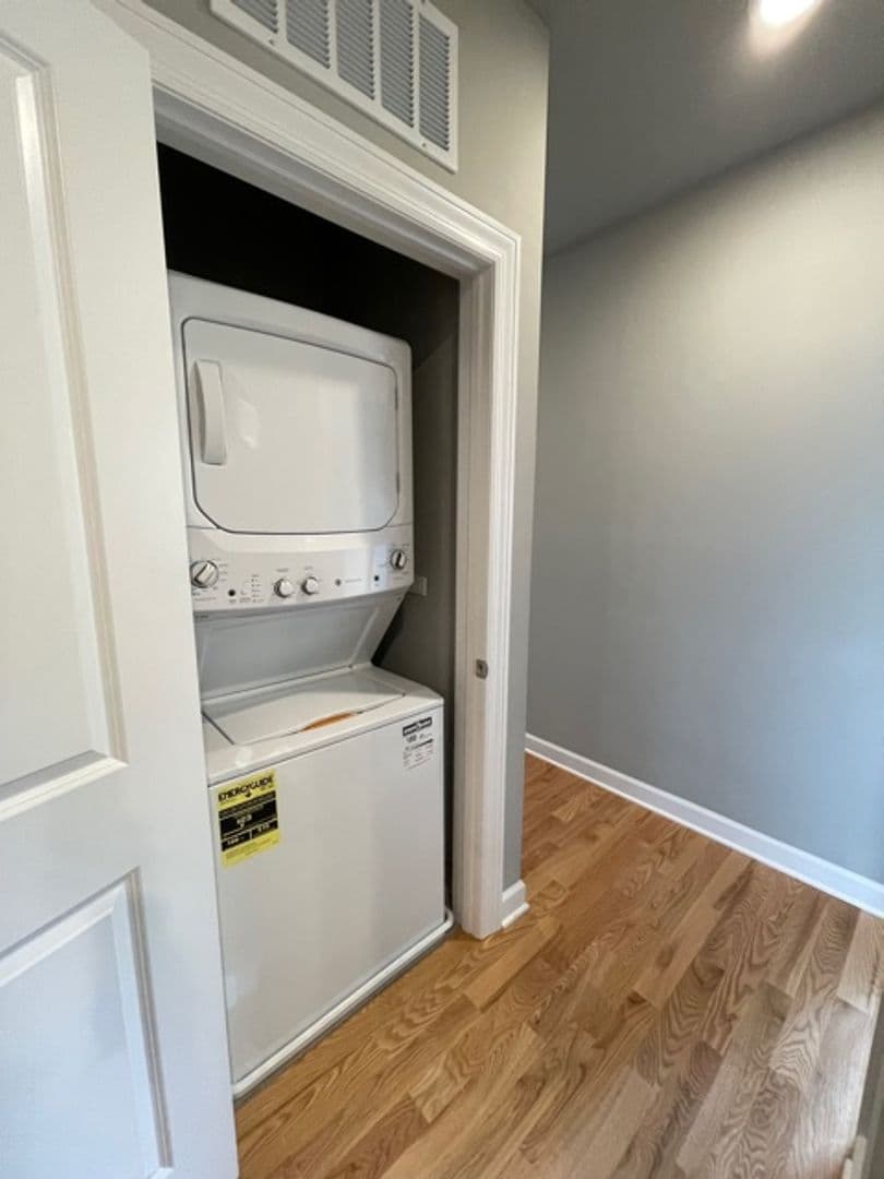 Chicago Apartment: 6204 S. Kimbark