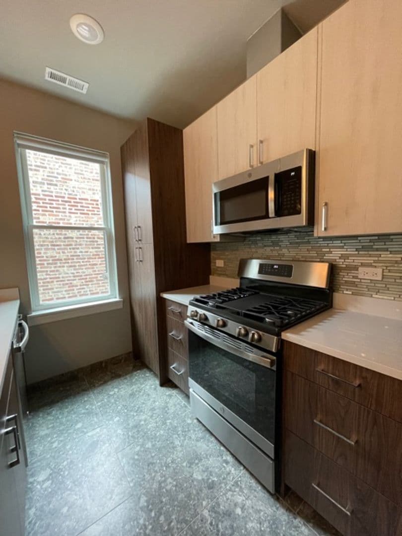 Chicago Apartment: 6204 S. Kimbark