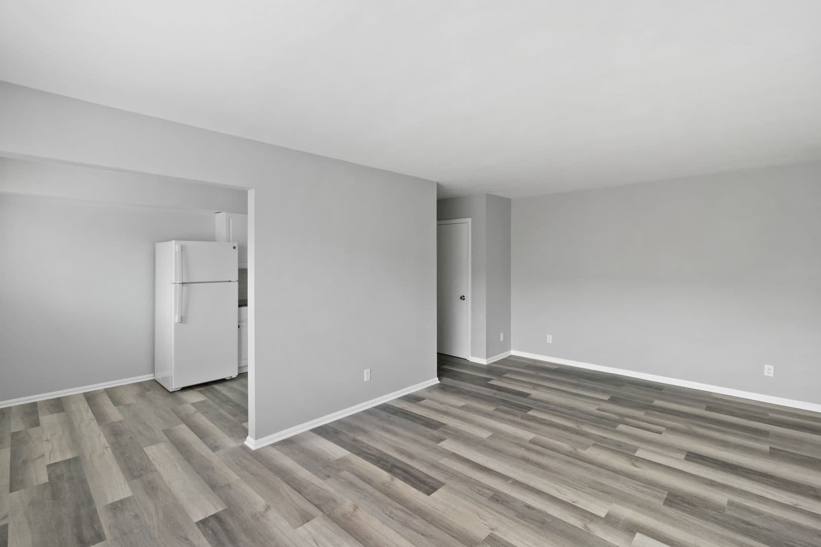 Lansing Apartment: 4221 N. Grand River Ave