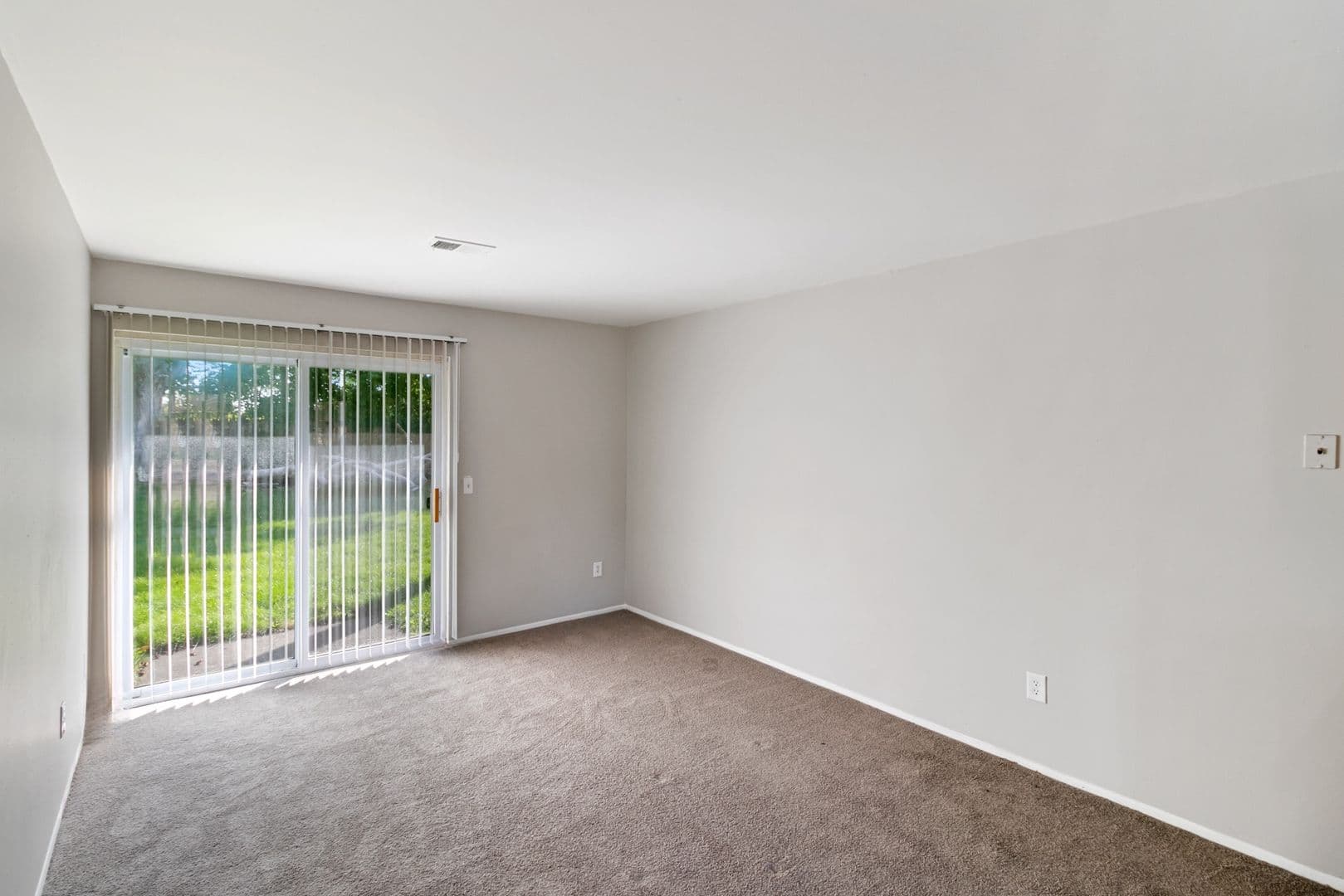 Waterford Apartment: 4144 Airport Rd