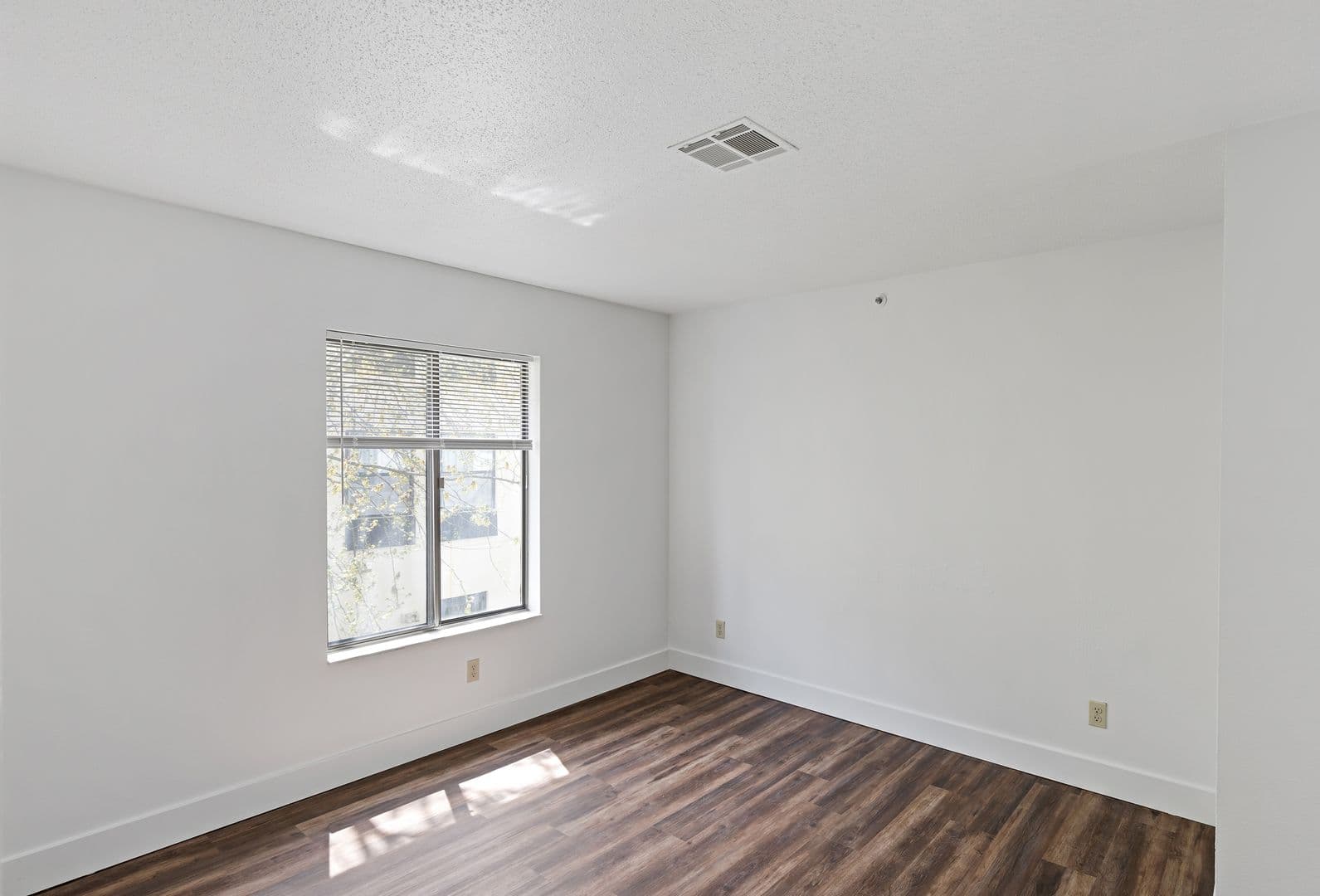 Kalamazoo Apartment: 1500 East Kilgore Road