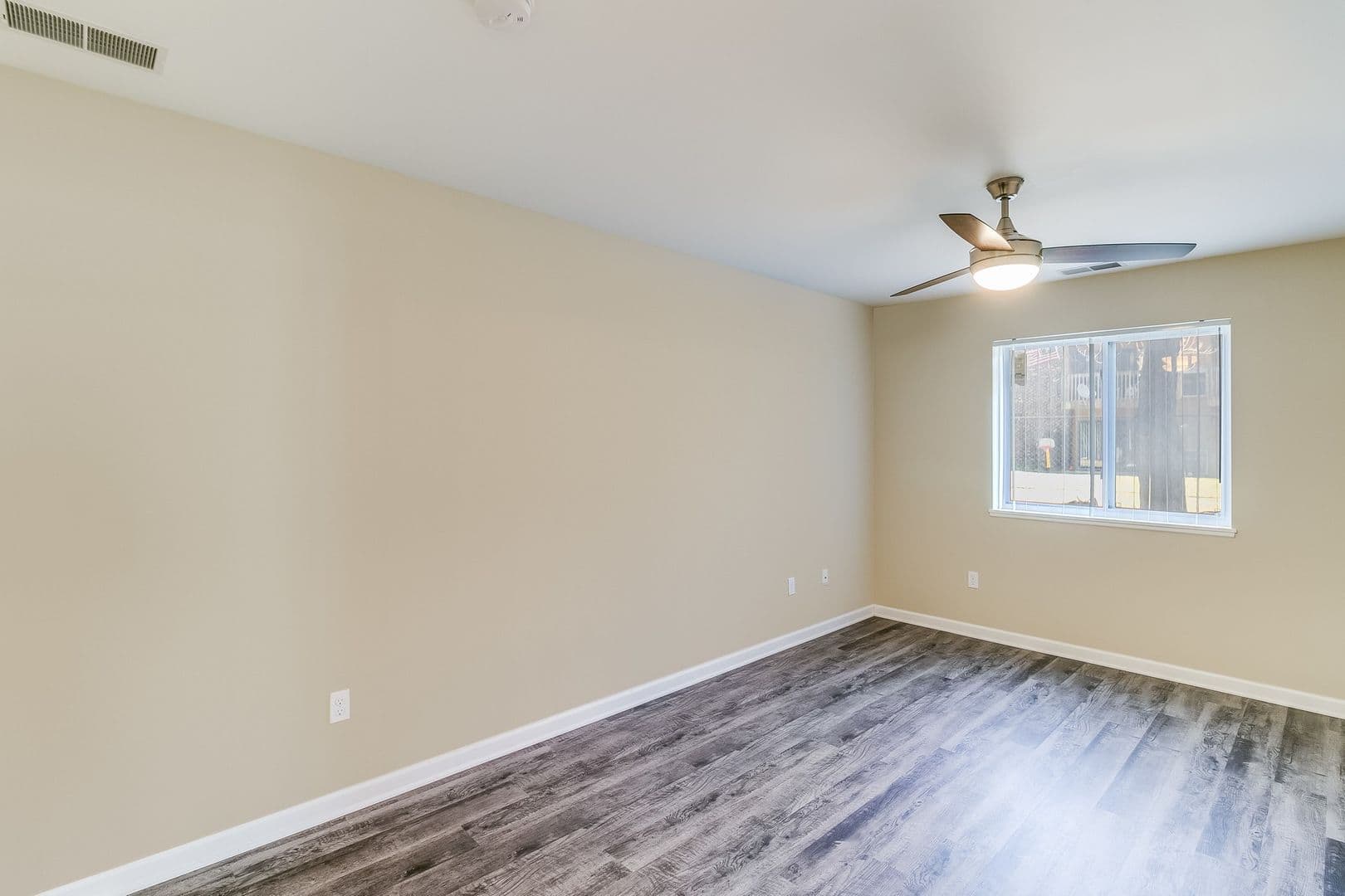 Lansing Apartment: 1306 E. Miller Road / 6114 Beechfield Dr