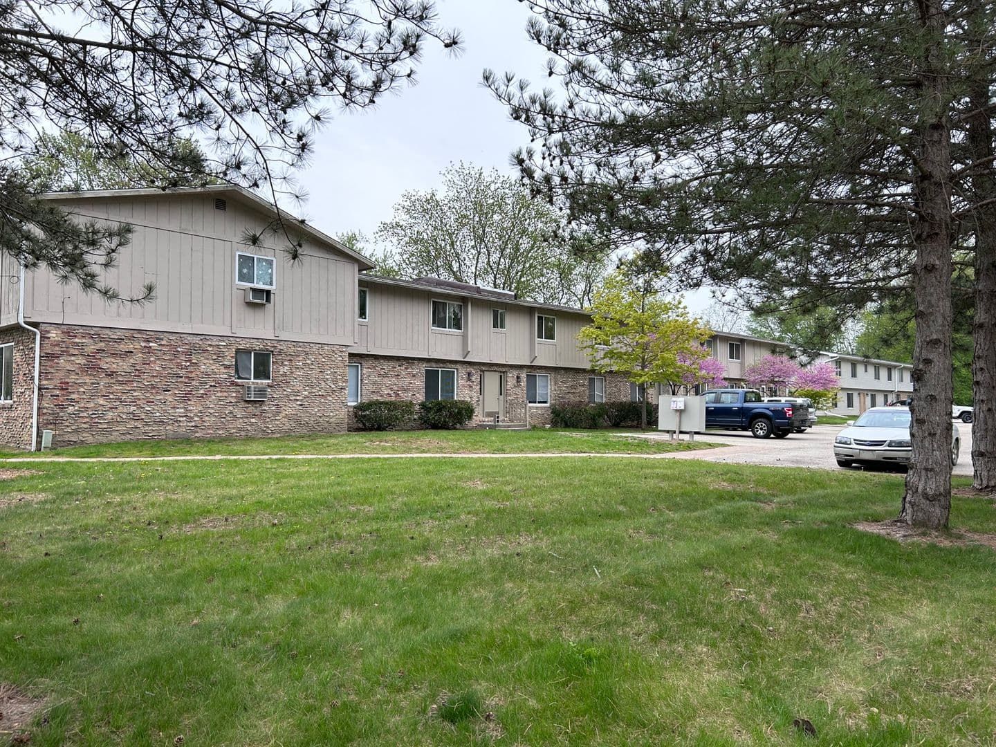 Ithaca Apartment: 531 N. Pine River St.