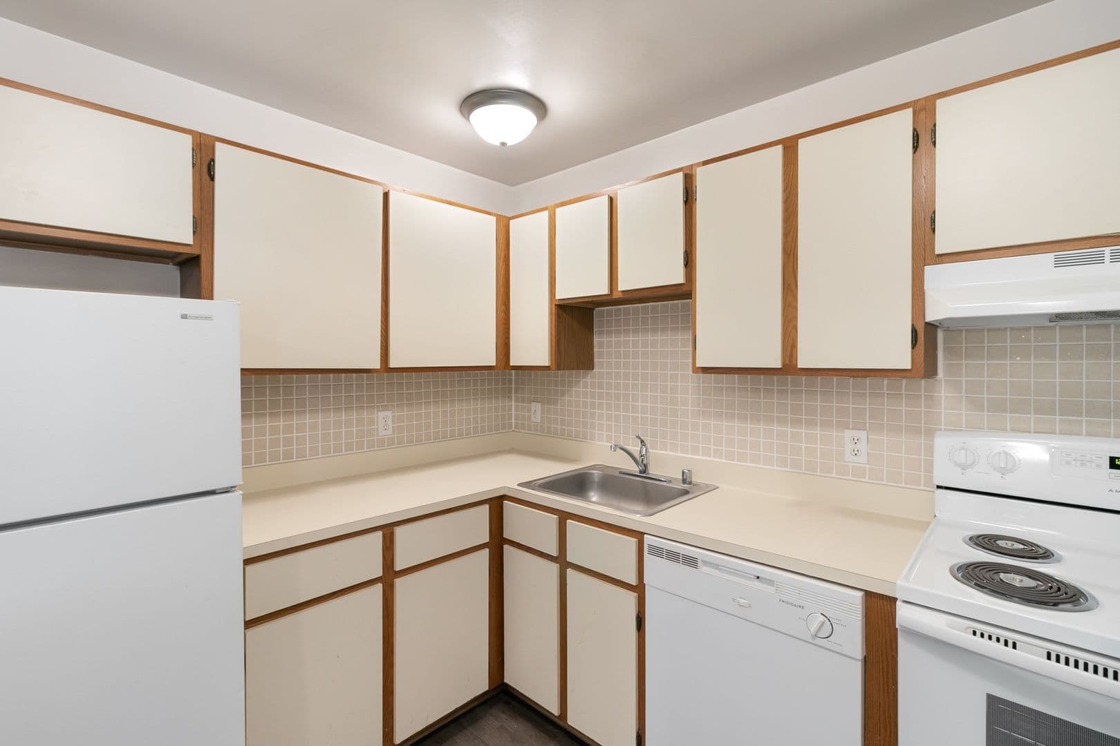 Farmington Hills Apartment: 31600 W. Nine Mile Rd