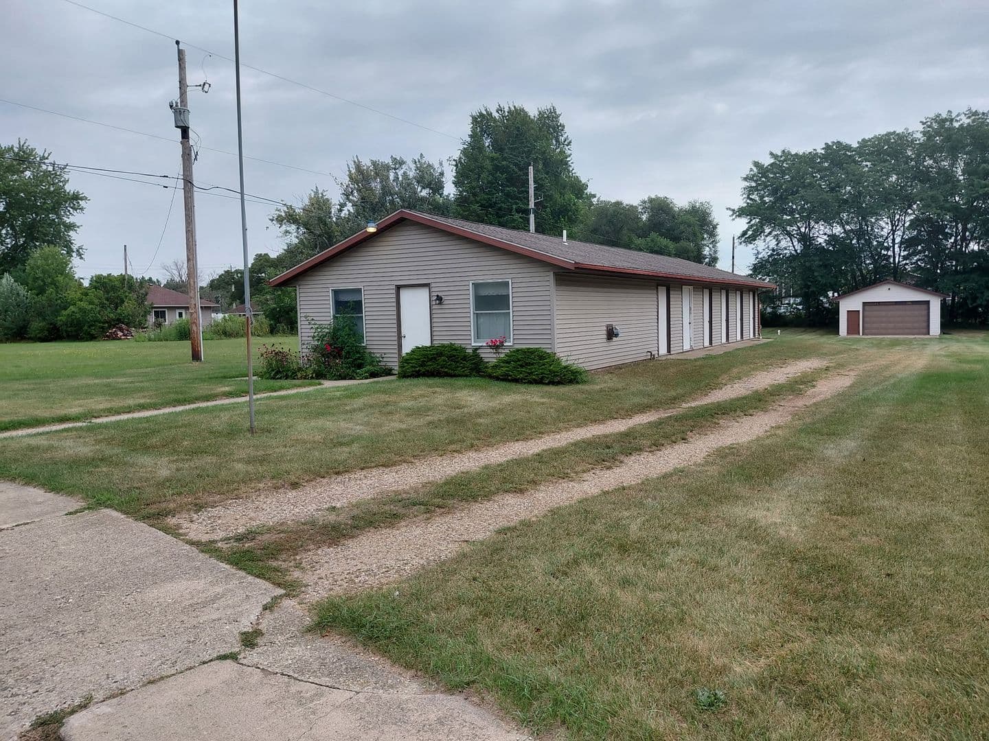 Vicksburg Apartment: 1424 E VW Avenue
