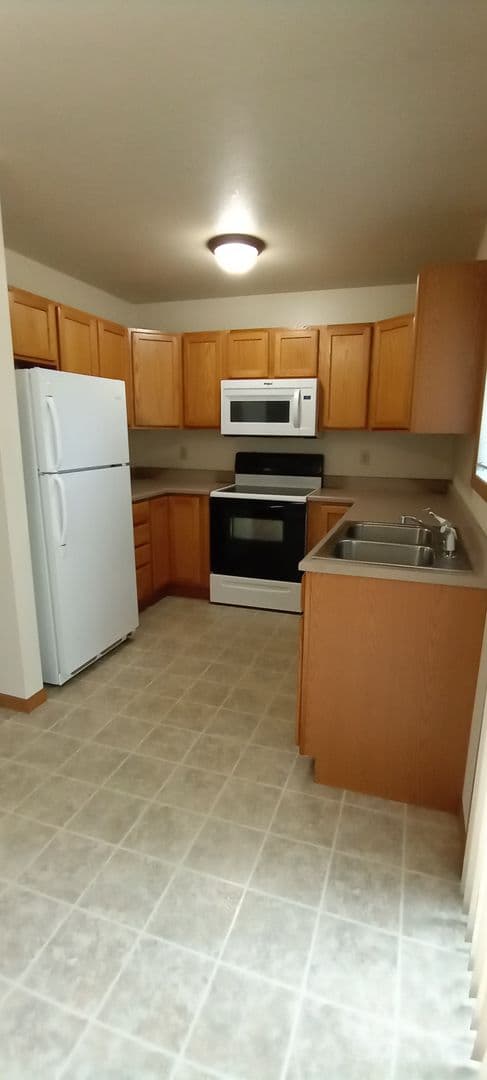 Coldwater Apartment: 4 Burns Park Drive