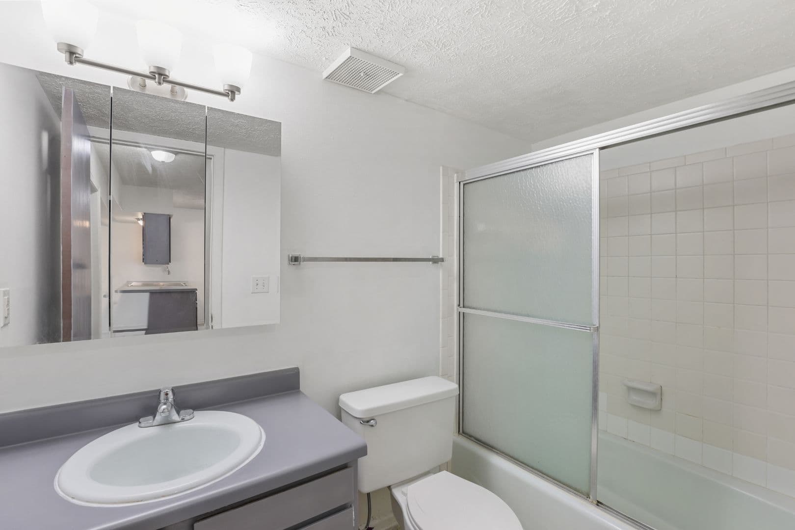 East Lansing Apartment: 1224 East Saginaw