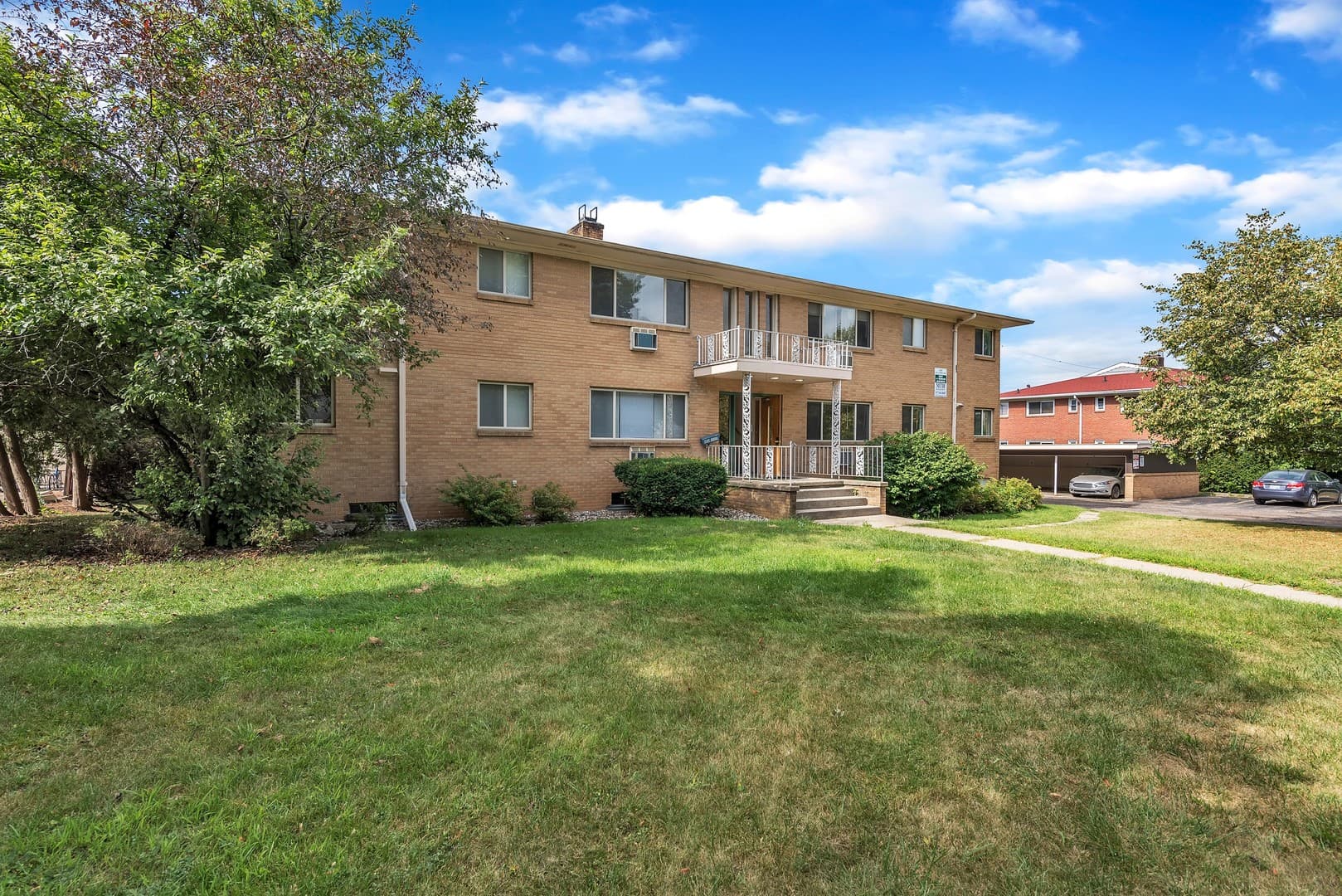 East Lansing Apartment: 1410 Old Canton Lane
