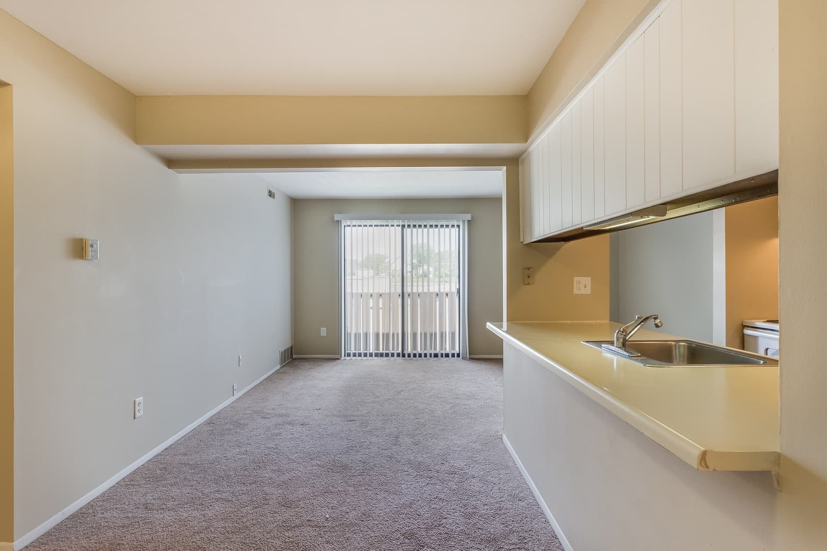 Lapeer Apartment: 55 Suzanne Drive