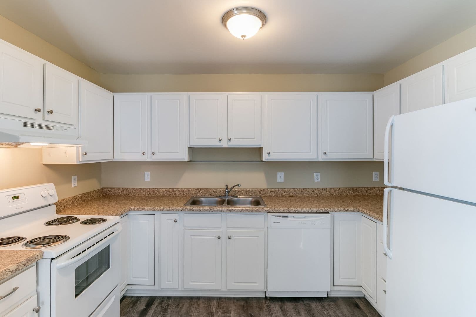 Lansing Apartment: 1306 E. Miller Road / 6114 Beechfield Dr