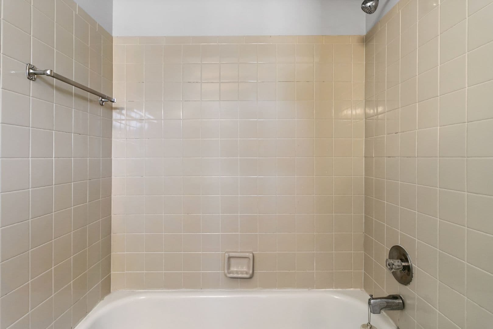 Waterford Apartment: 4144 Airport Rd