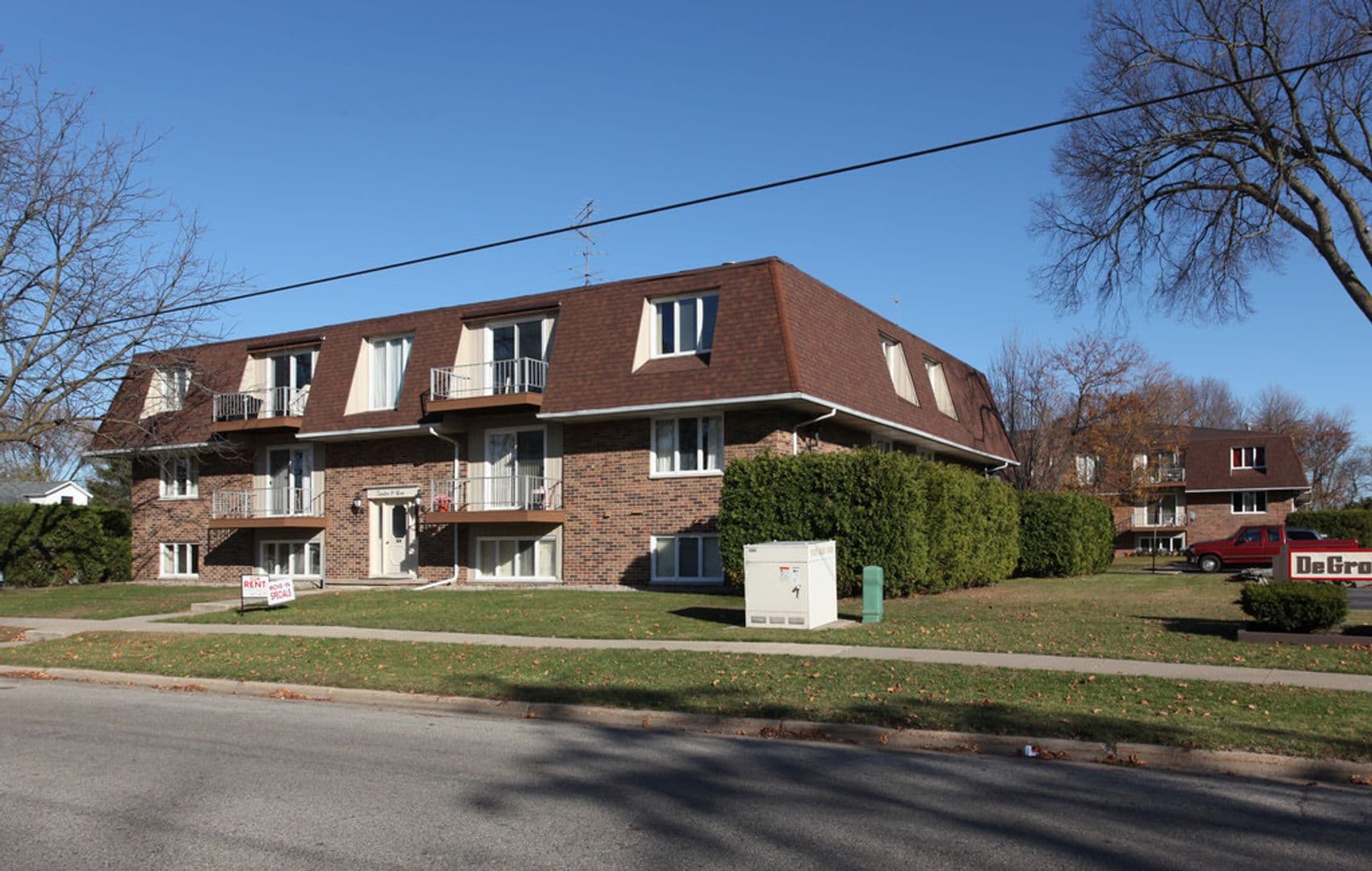 Grand Ledge Apartment: 1209 Degroff St & 1210 Weinert Ct