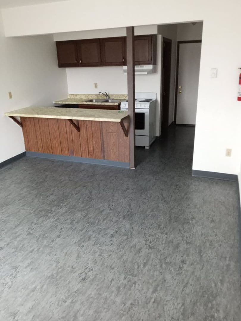 Marquette Apartment: 2040 Presque Isle Ave