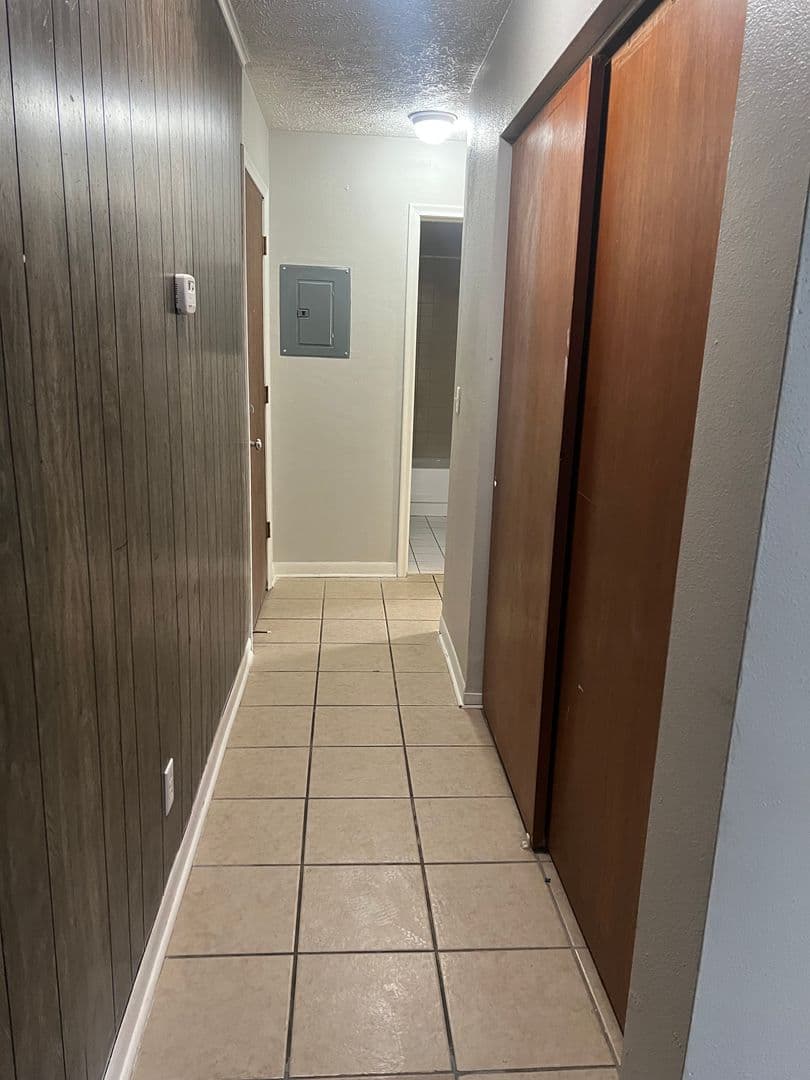 Lansing Apartment: 4901 S Pennsylvania Ave