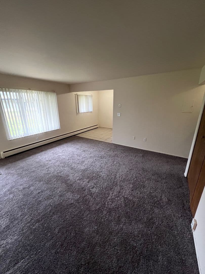 Roseville Apartment: 16435 E 12 Mile Rd