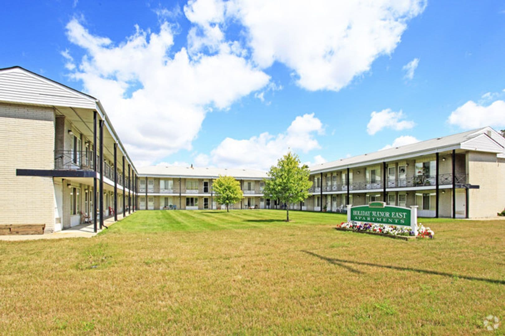 Roseville Apartment: 16435 E 12 Mile Rd