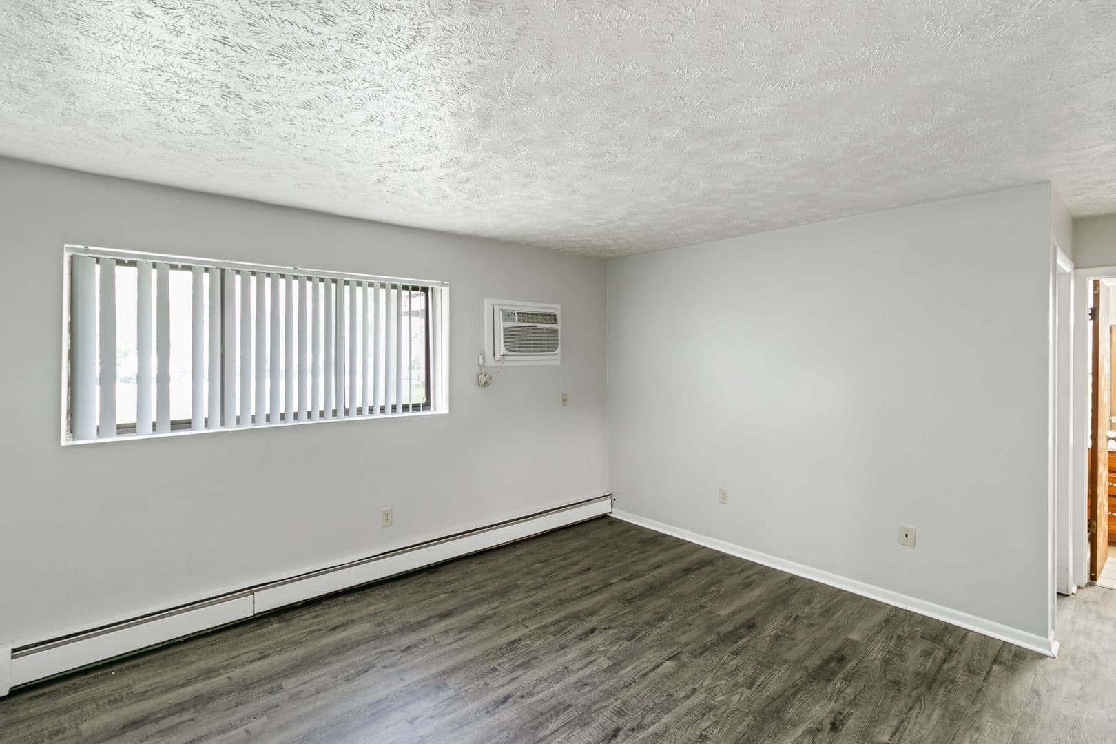 Holt Apartment: 2371 Aurelius Rd