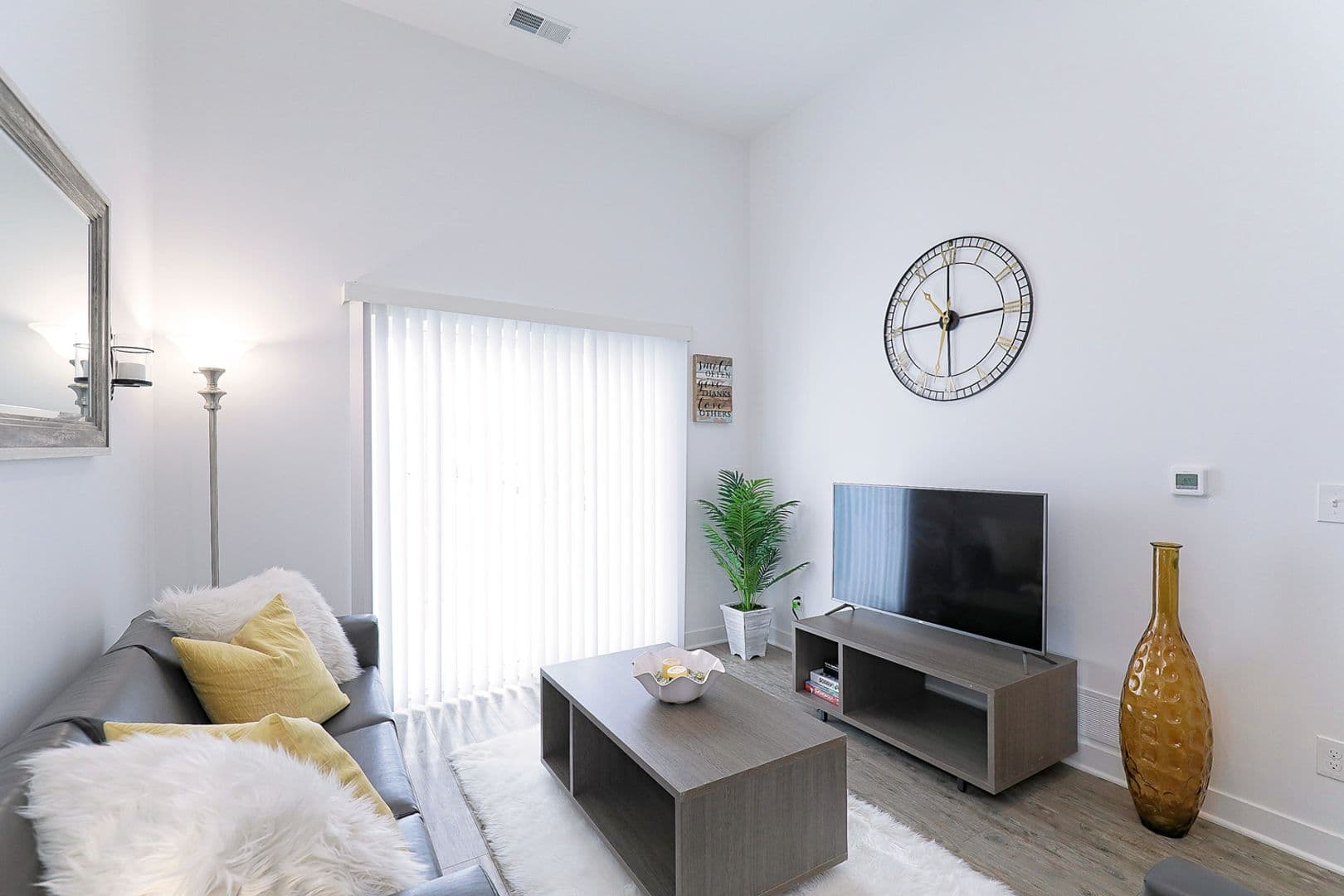 East Lansing Apartment: 16820 Chandler Rd