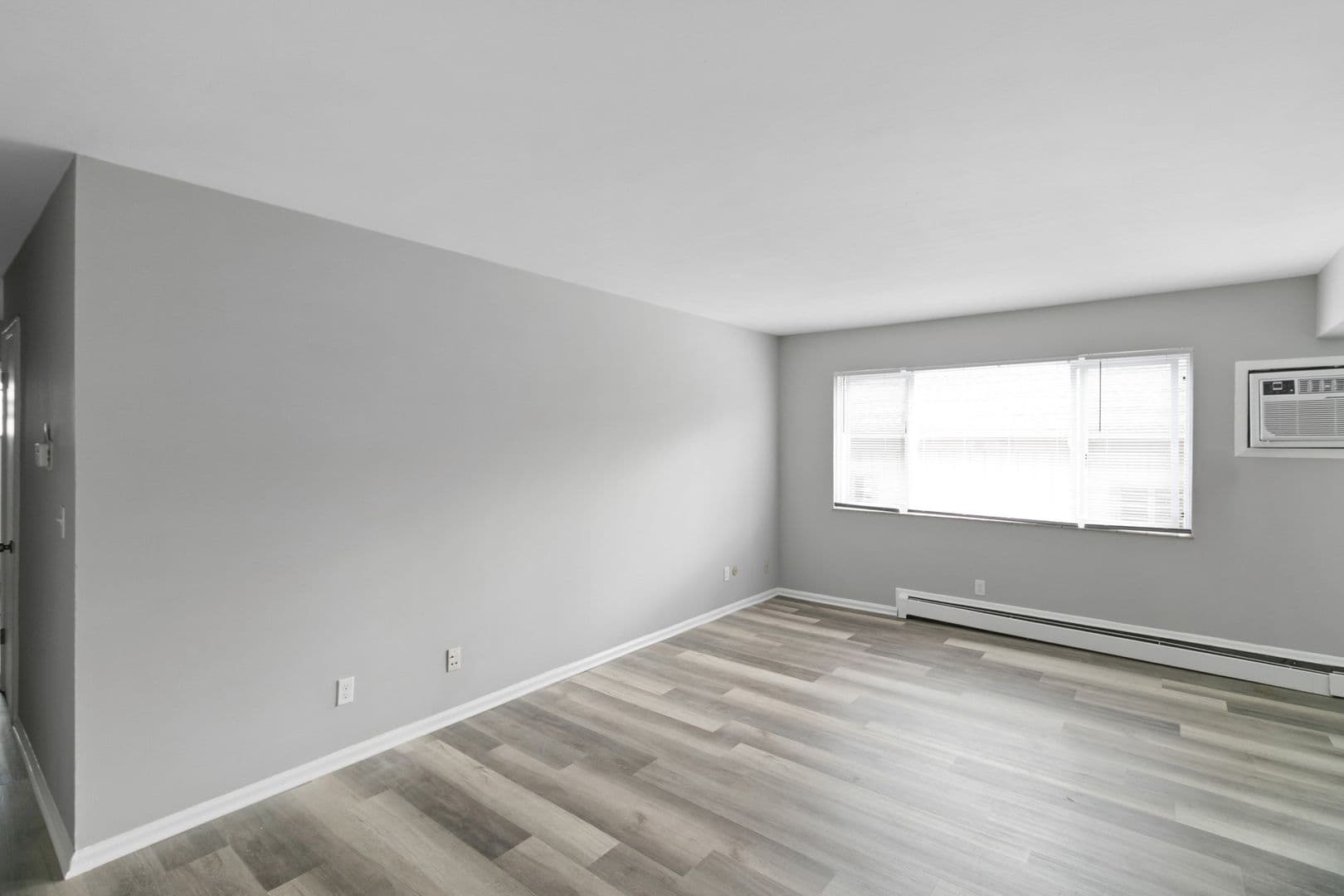 Lansing Apartment: 4221 N. Grand River Ave