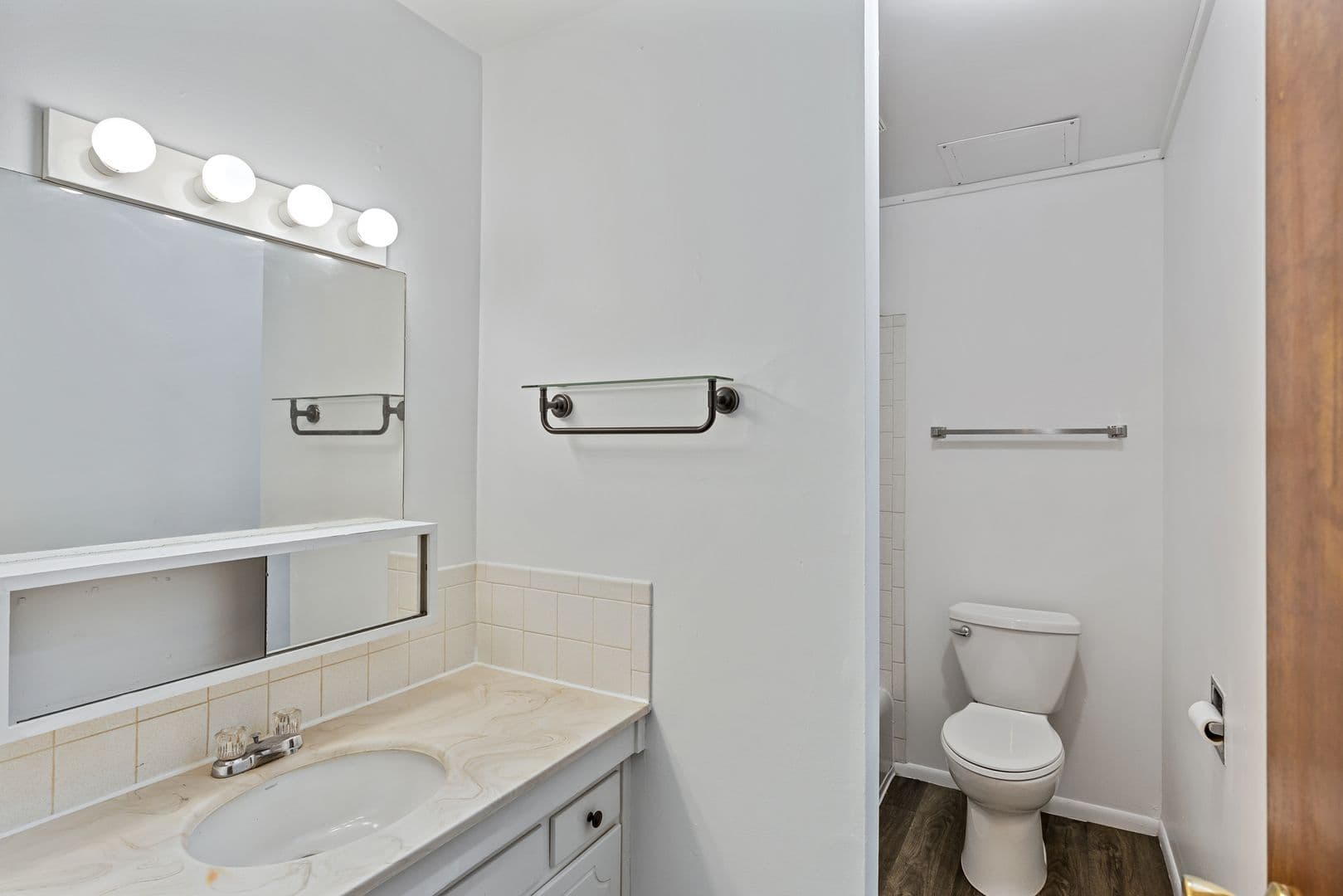 Albion Apartment: 205 E. Watson Street