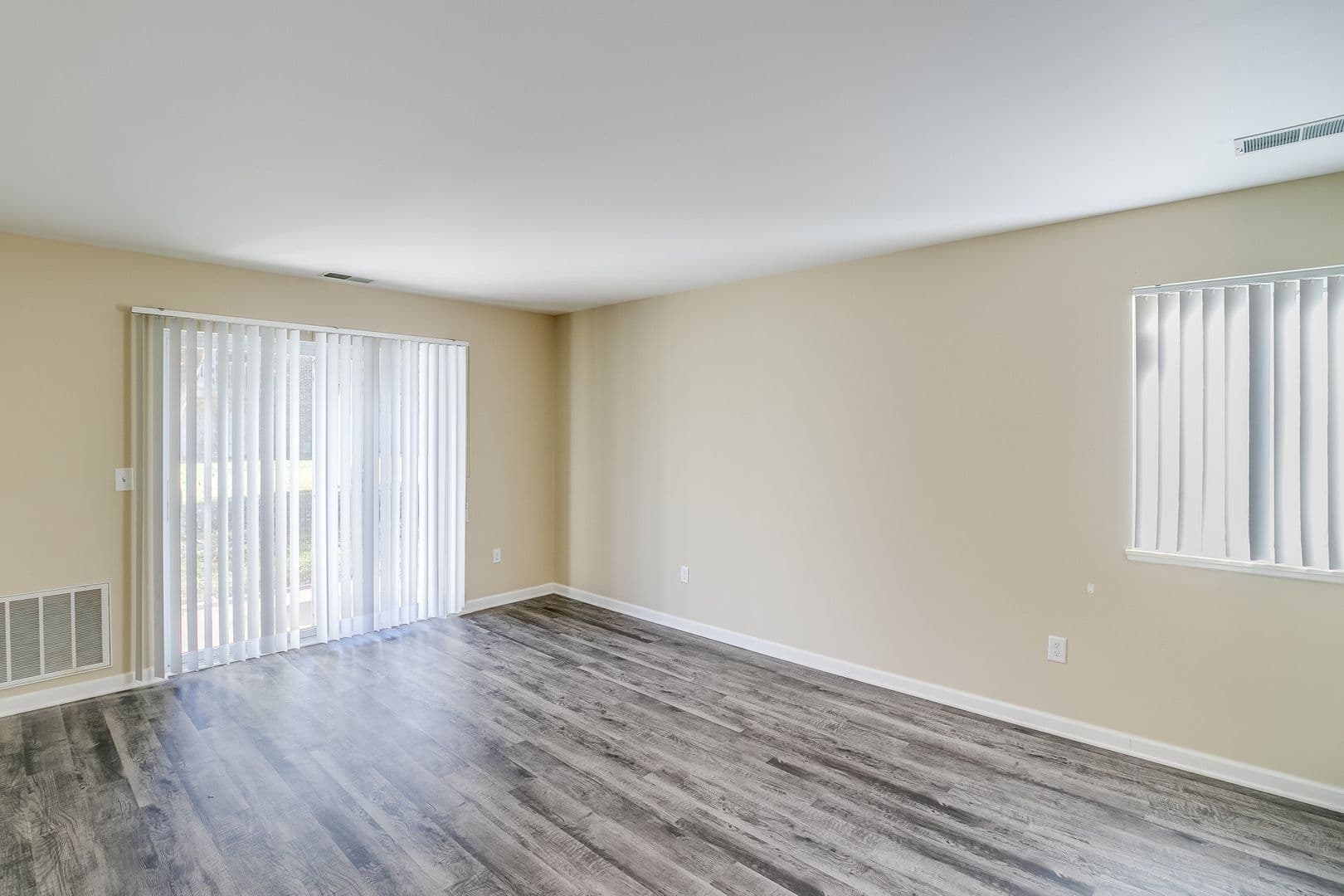 Lansing Apartment: 1306 E. Miller Road / 6114 Beechfield Dr