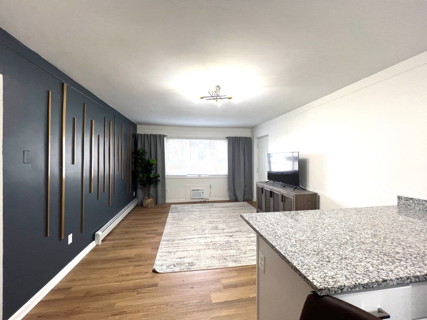 Royal Oak Apartment: 4001 W 13 Mile Road