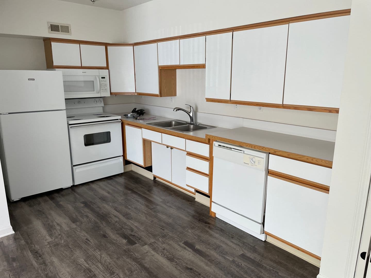 DeWitt Apartment: 840 S. Bridge Street