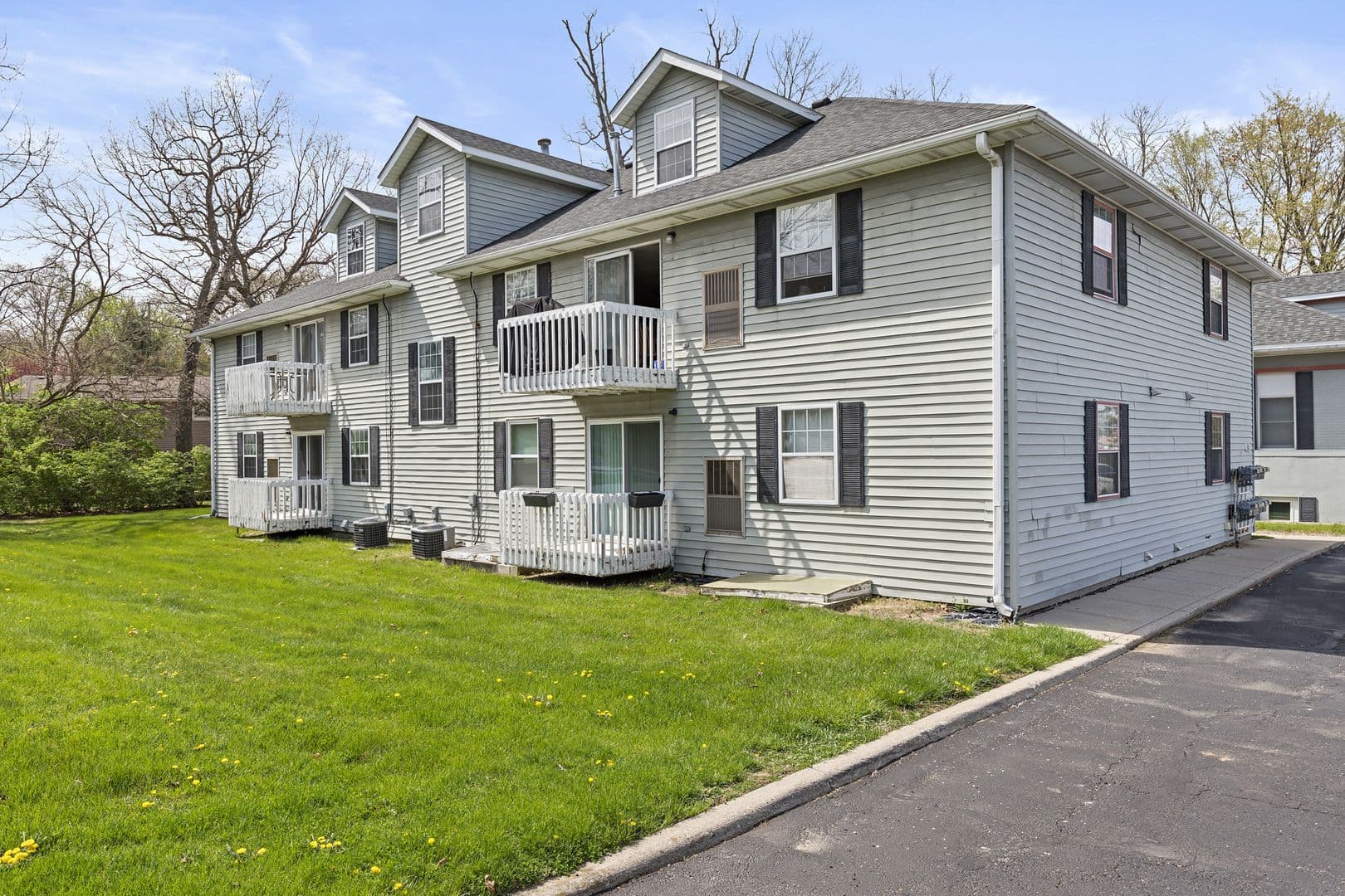 Brighton Apartment: 620 & 630 Rickett Road