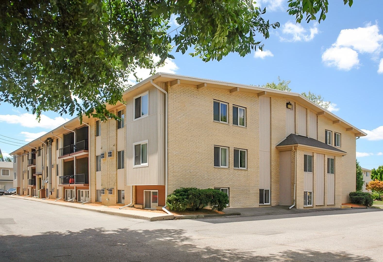 East Lansing Apartment: 144, 212, 224 Highland Avenue
