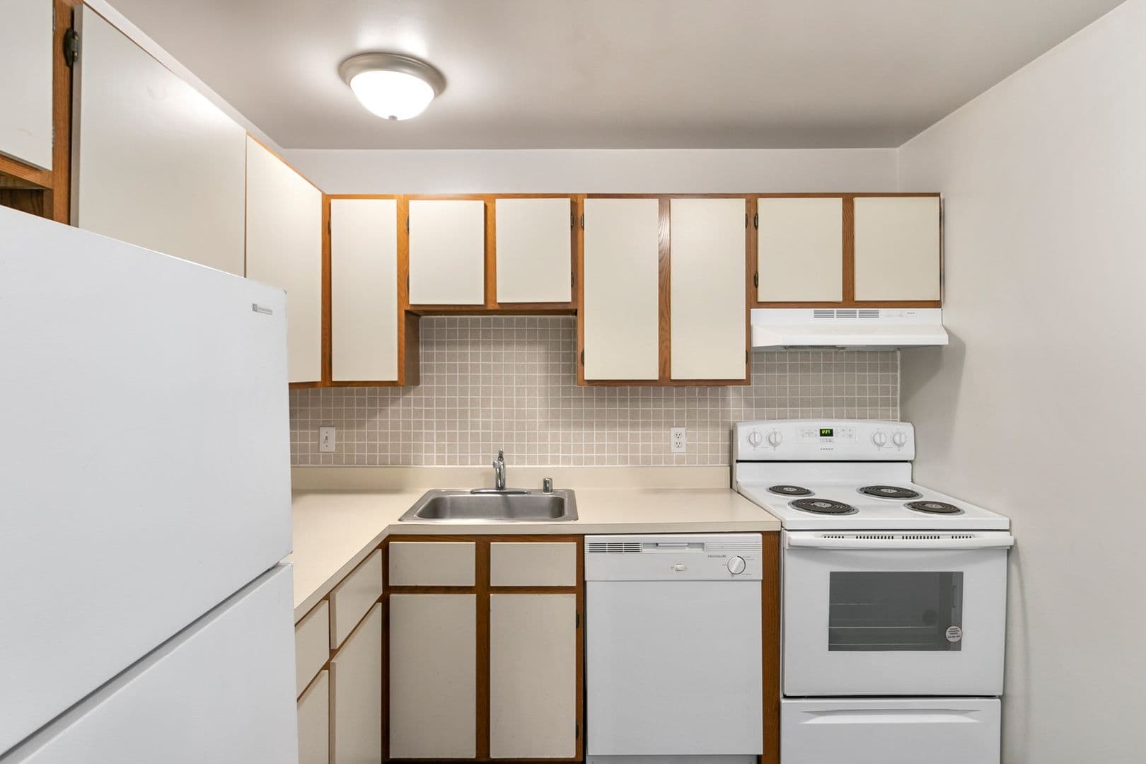 Farmington Hills Apartment: 31600 W. Nine Mile Rd