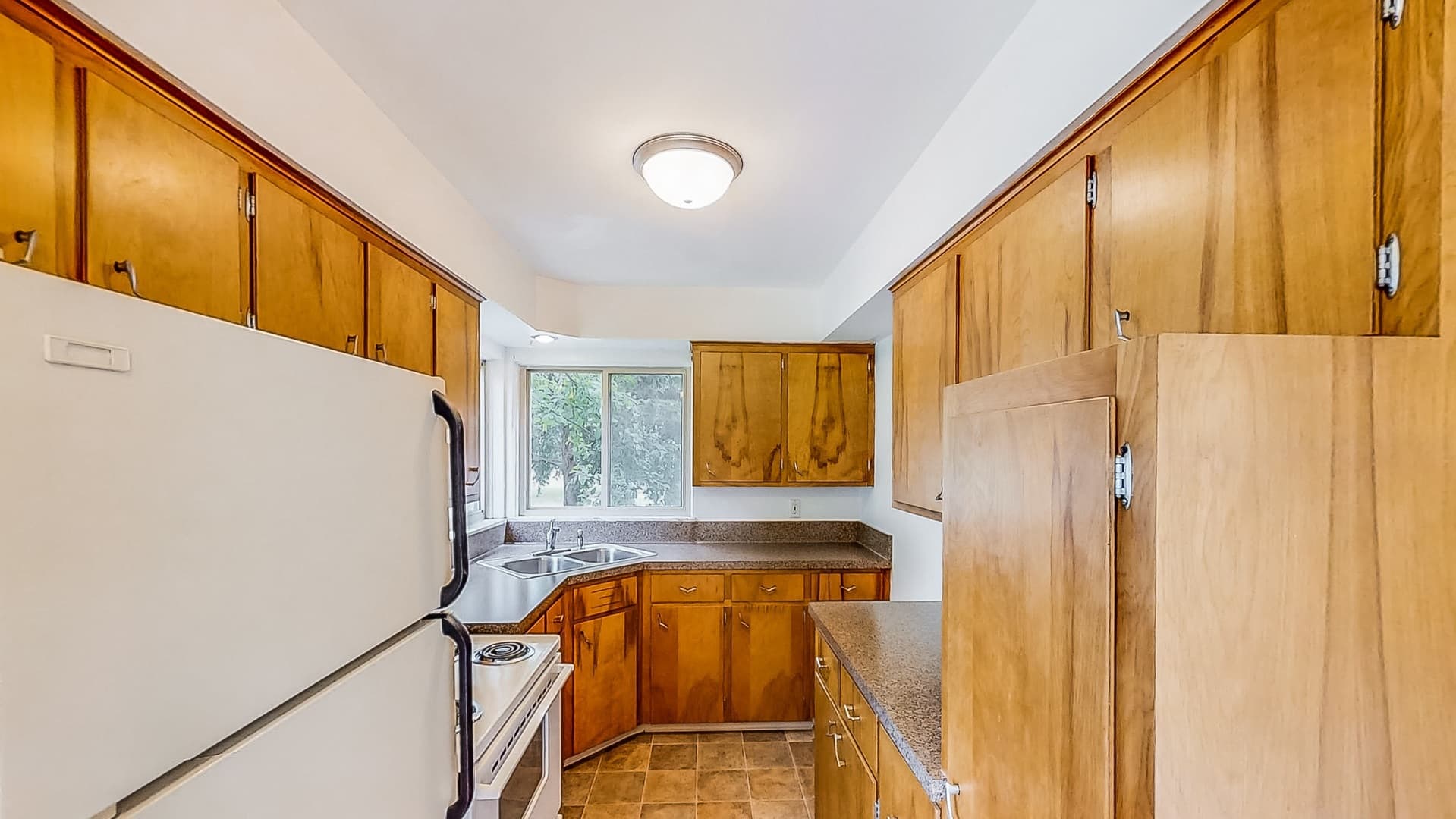 East Lansing Apartment: 1410 Old Canton Lane