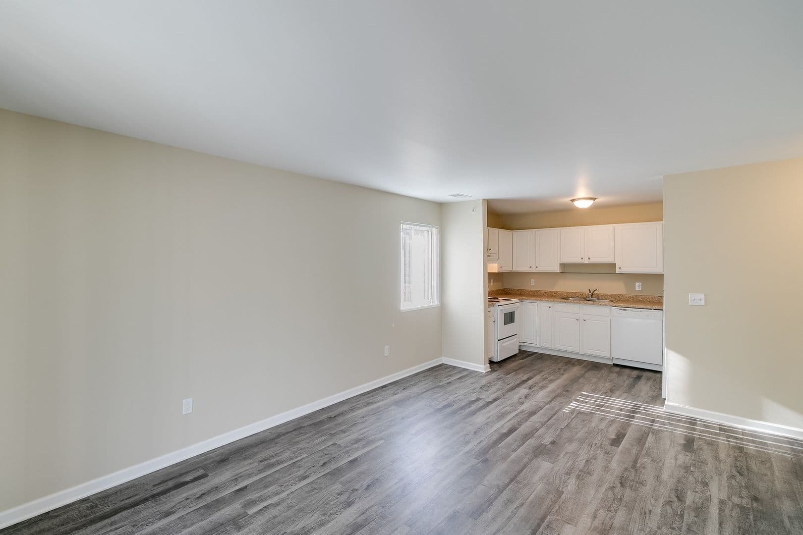 Lansing Apartment: 1306 E. Miller Road / 6114 Beechfield Dr