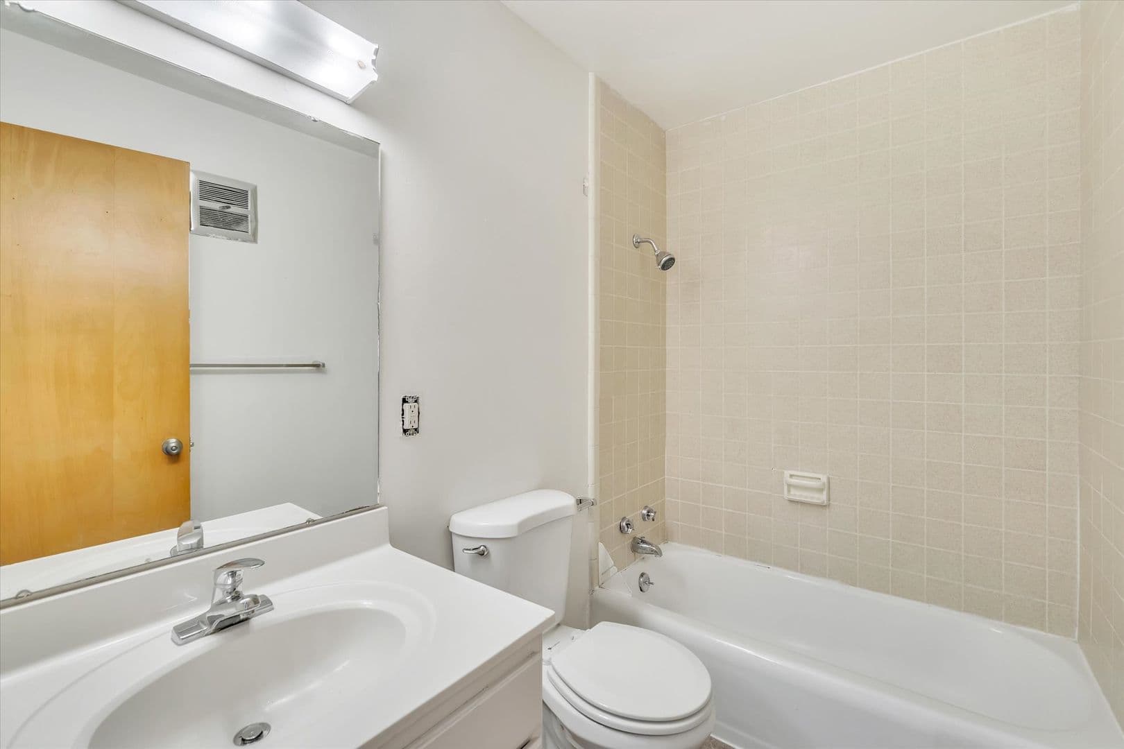 Owosso Apartment: 410 N. Ball St