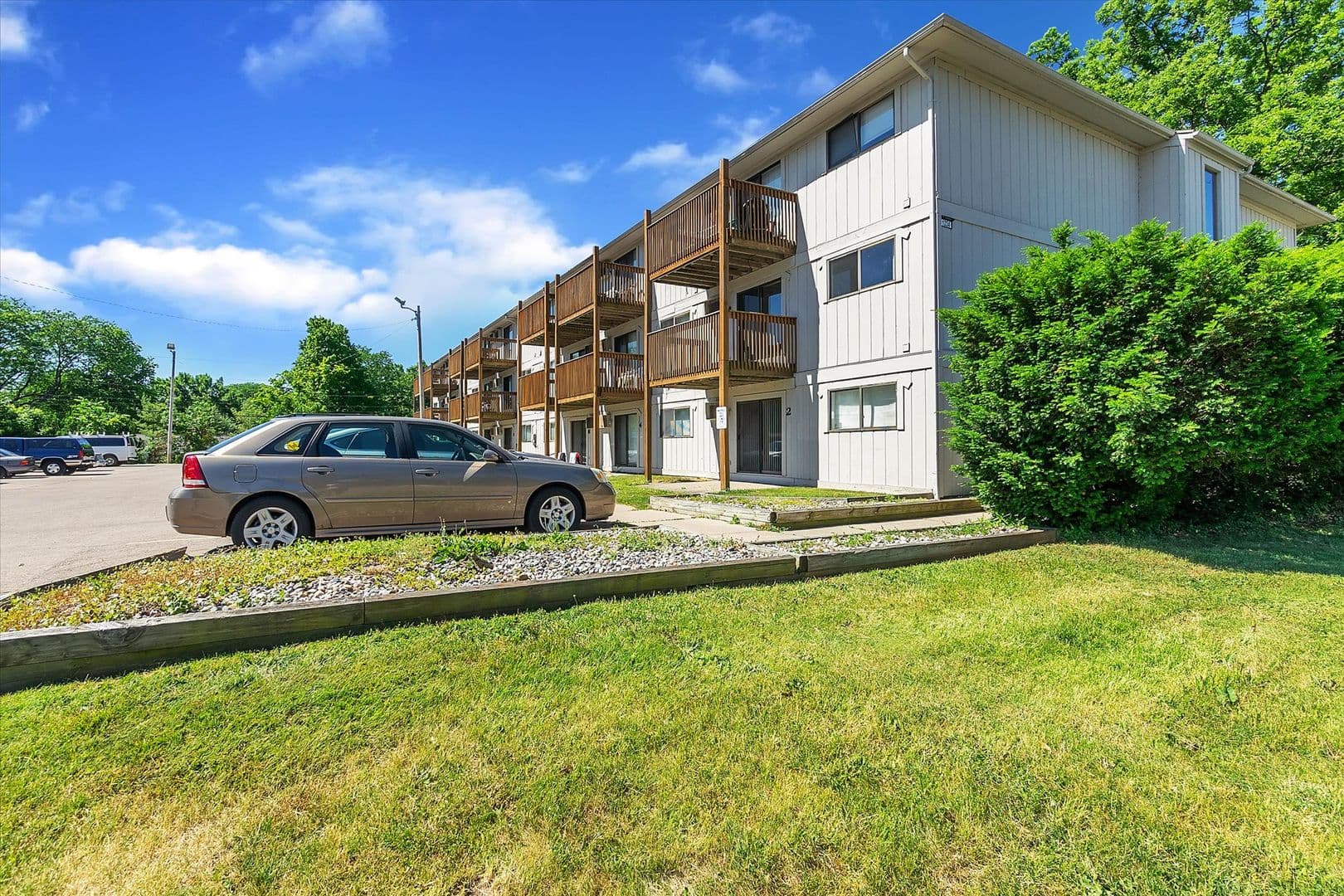 East Lansing Apartment: 1224 East Saginaw
